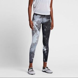 Nike dri-fit legendary leggings M